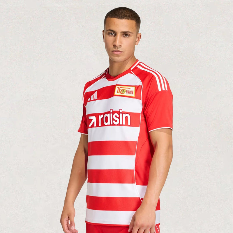 Maillot domicile 1. FC Union Berlin 2025/26, environ 68–80 cm de longueur × 48–64 cm de largeur à plat