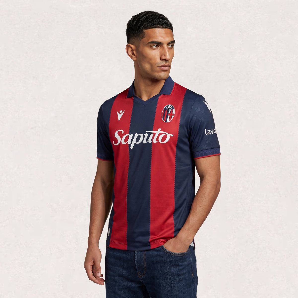 Maillot Bologna domicile 2026/27, versions joueur et supporter, environ 65–82 × 46–64 cm