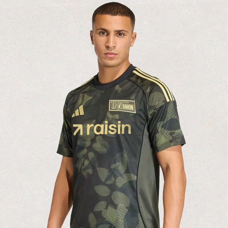 Maillot extérieur adidas du 1. FC Union Berlin 2025/26, version supporter, environ 68–82 × 48–66 cm