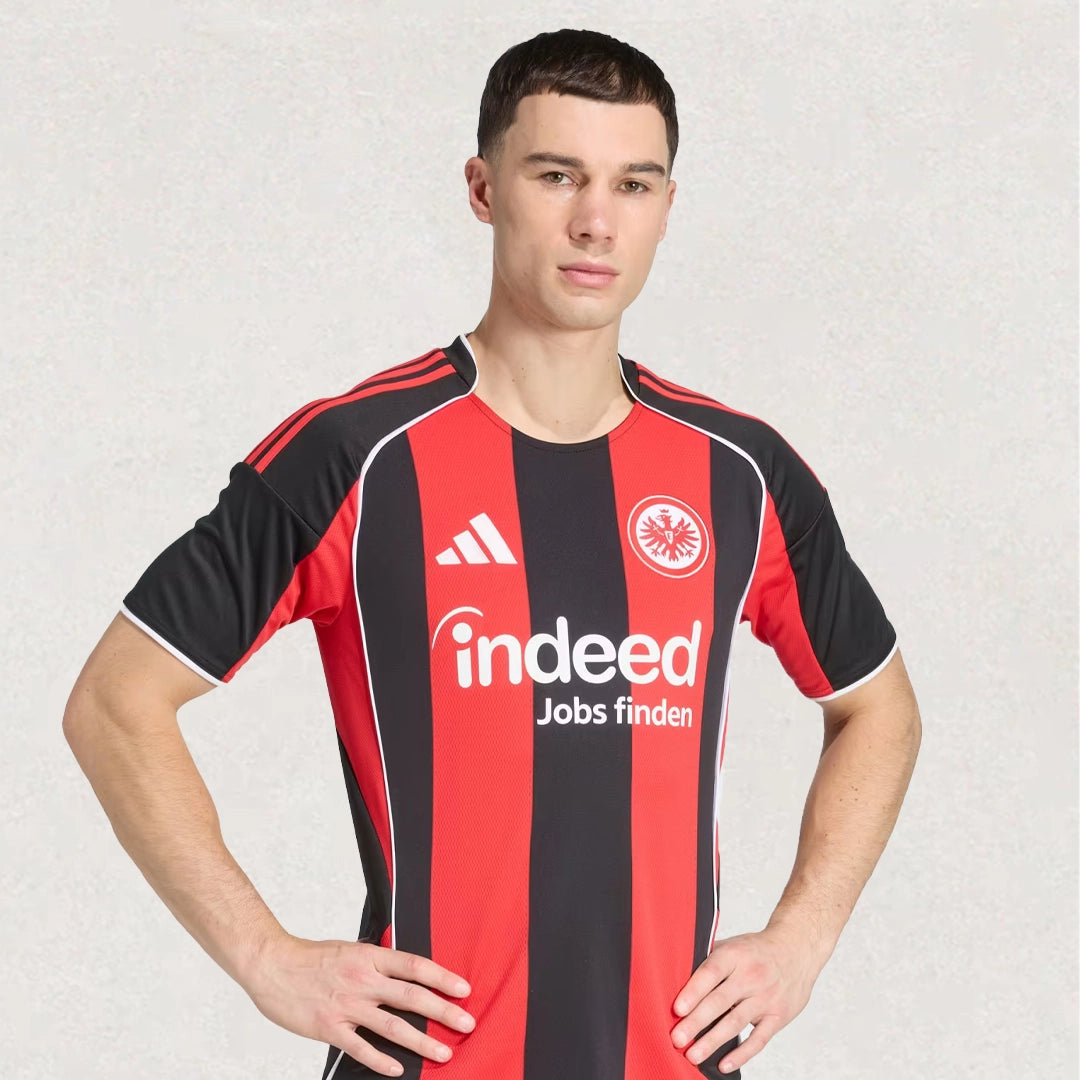 Maillot domicile adidas Eintracht Frankfurt 2025/26, longueur approximative de 68–82 cm selon la taille