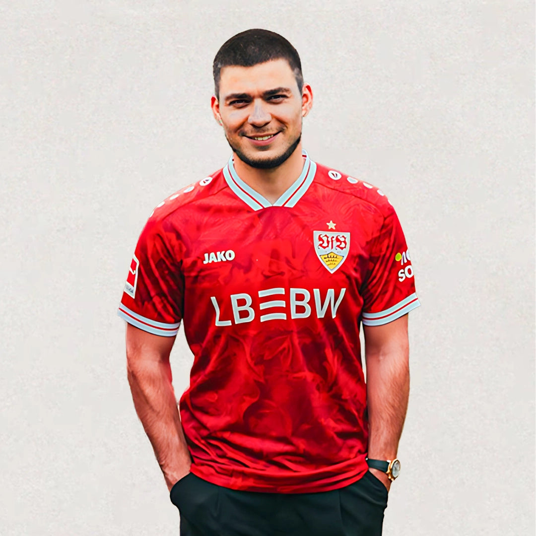 Maillot extérieur VfB Stuttgart 2025/26, environ 68–80 cm de longueur × 48–64 cm de largeur à plat