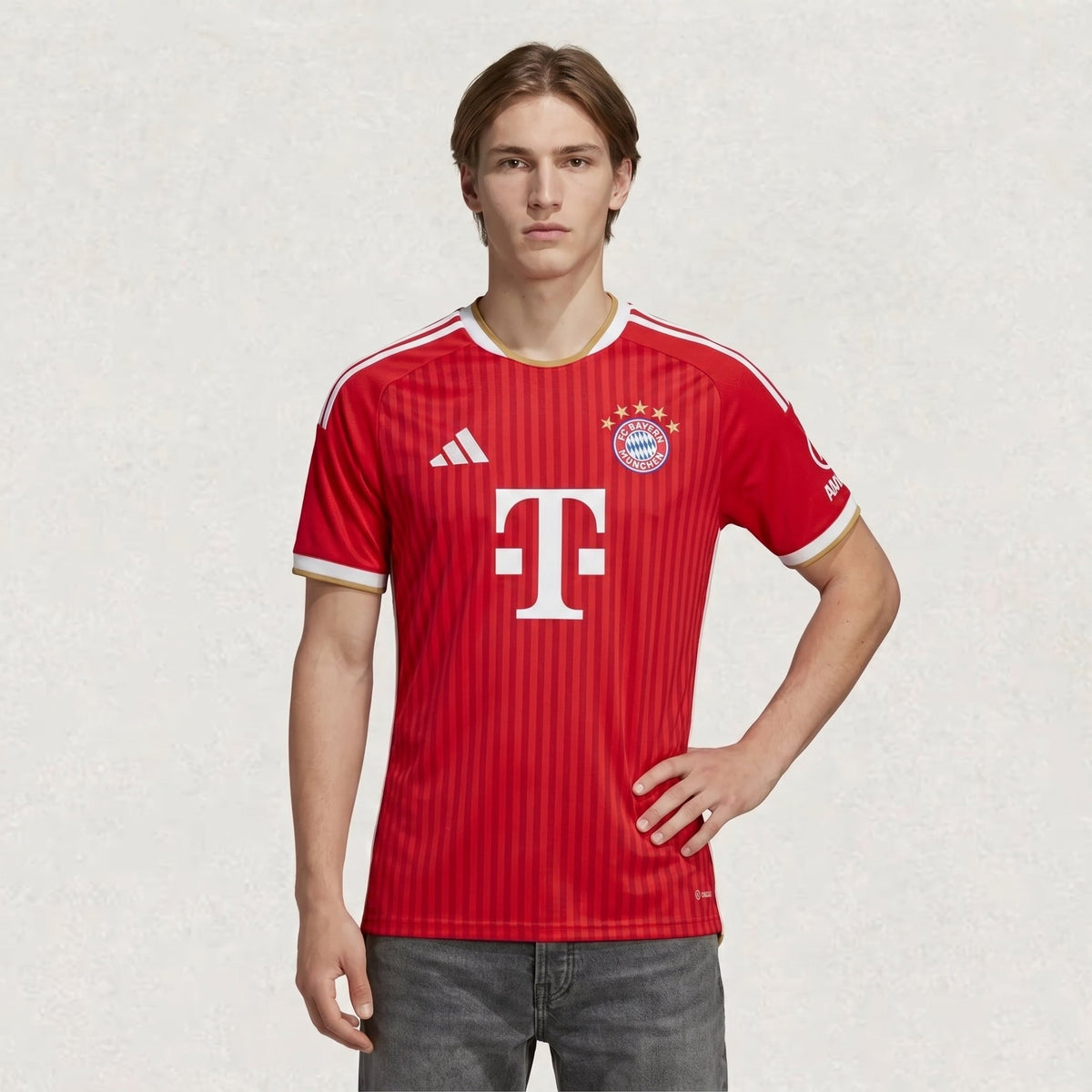 Maillot domicile adidas Bayern München 2026/27, longueur approximative de 68–82 cm selon la taille