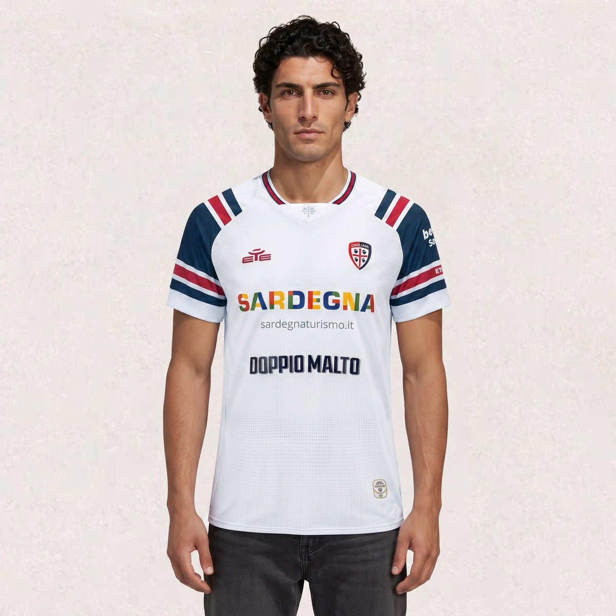 Maillot Cagliari extérieur 2026/27, version supporter, env. 68–80 × 48–64 cm