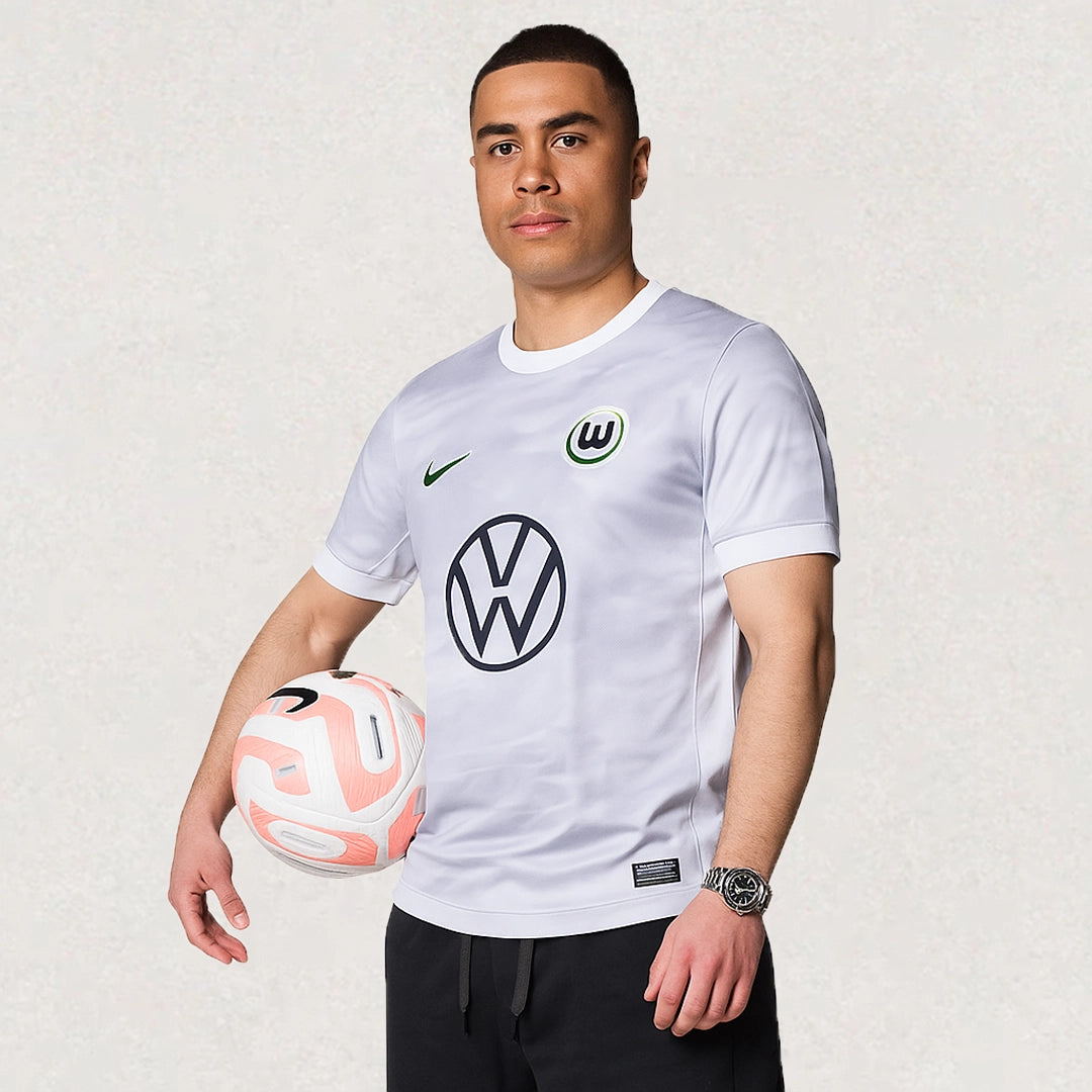 Maillot extérieur Nike VfL Wolfsburg 2025/26, longueur approximative de 68–82 cm selon la taille