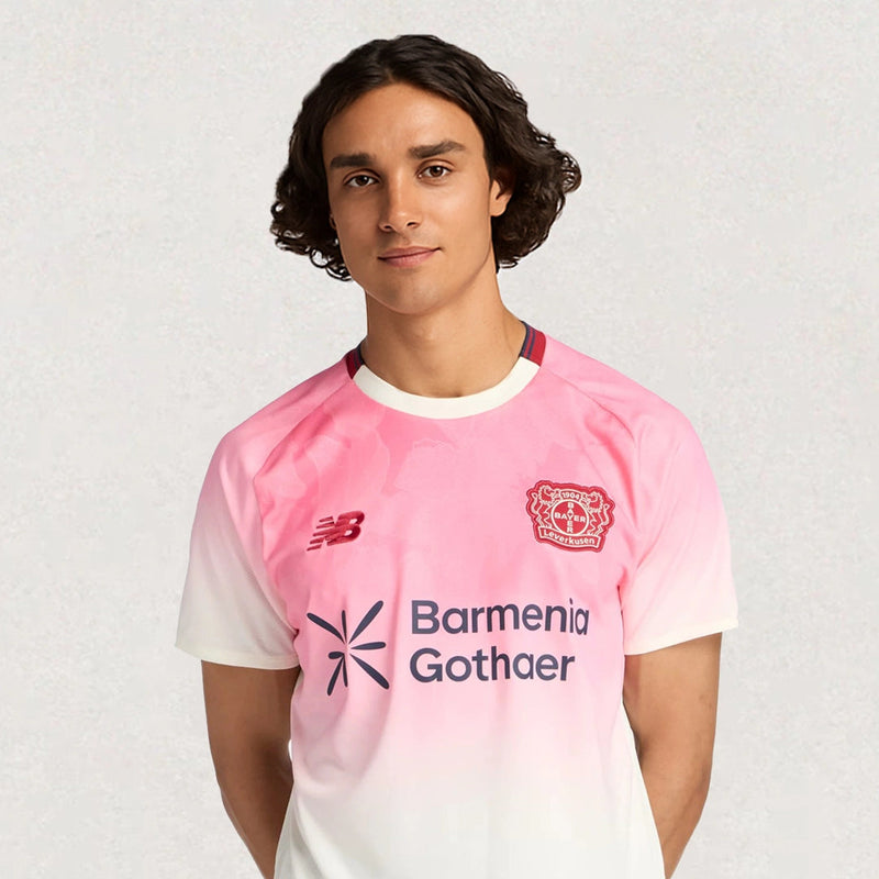Maillot extérieur Bayer 04 Leverkusen 2025/26, environ 68–82 cm de longueur × 48–65 cm de largeur à plat