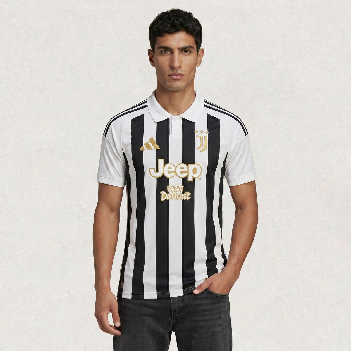 Maillot Juventus domicile 2026/27, versions joueur et supporter, env. 68–80 × 48–64 cm